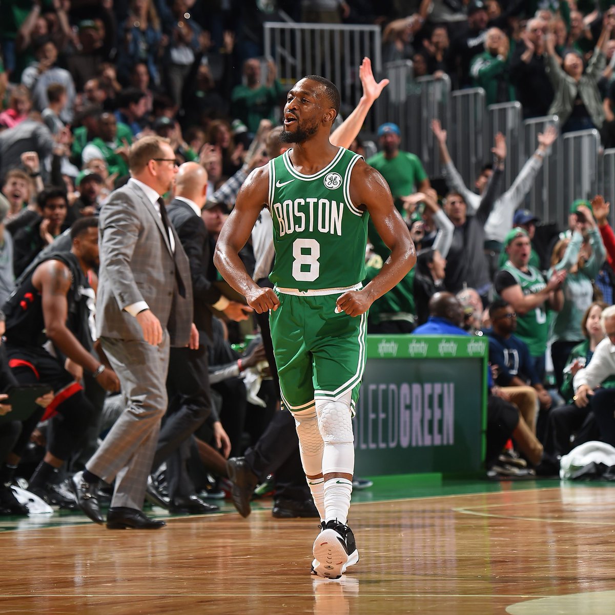 南通降级后郑浩乾采访时落泪：对不起球迷的支持