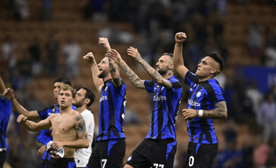 东体：邵佳一在推进国足新老交替过程中需要打造“嫡系部队”