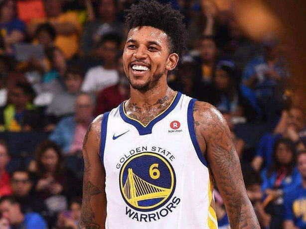 西甲第32轮时间：4月19日22：15巴萨塞尔塔 21日3：00皇马vs毕巴