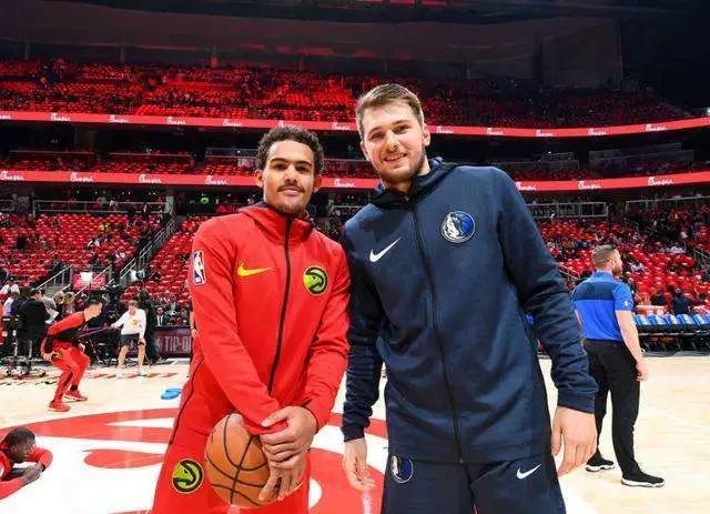 “美耀她力量” 2025上海女子半程马拉松赛开跑