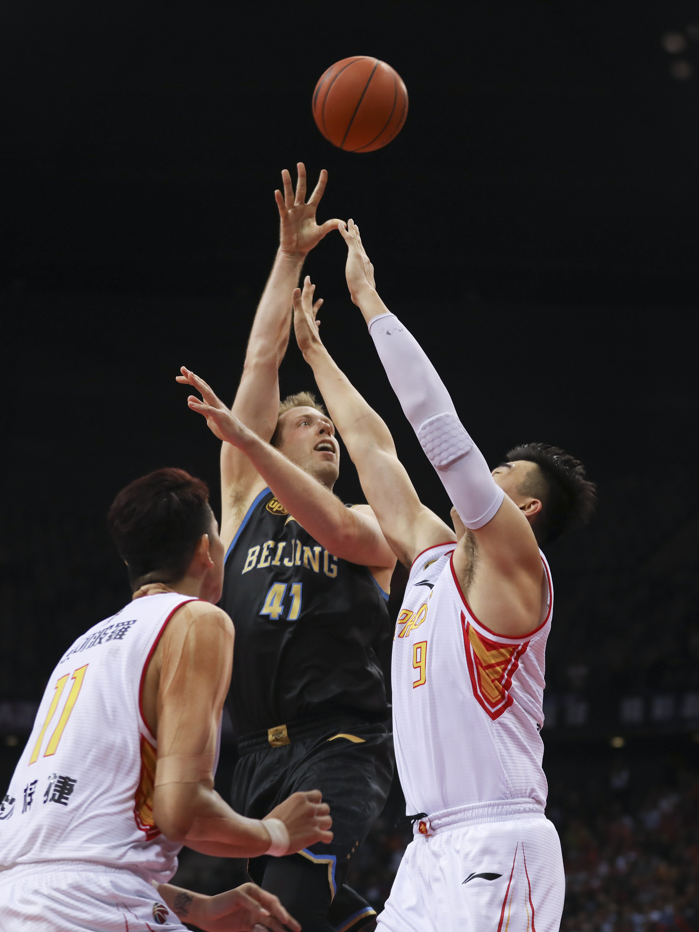 54岁瓜帅仰天长叹：曼城4失良机放生蓝军！金球先生暴怒：本该4-0