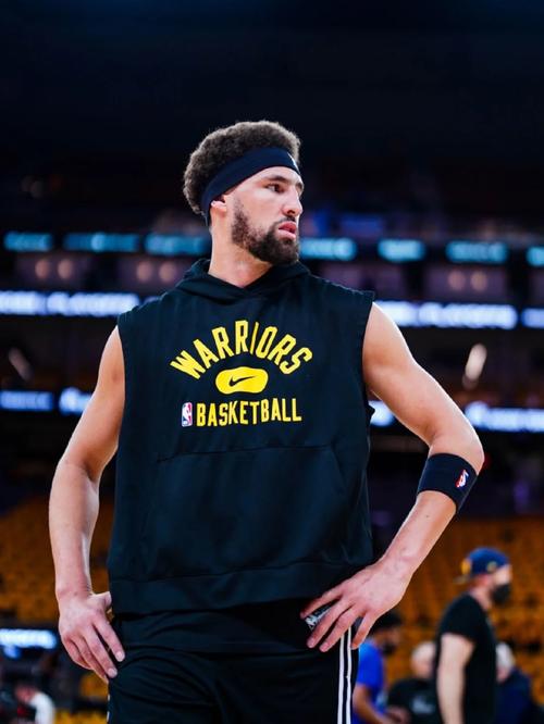 补篮绝杀！詹皇13+13延续6630天纪录：末节10+5助湖人重返前四