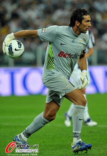 NBA又一巨星倒下！密尔沃基雄鹿球迷震惊