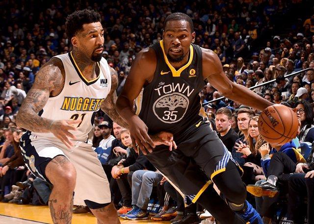 鲁尼：我爱逛廉价商店，买咖喱味方便面和薯片吃