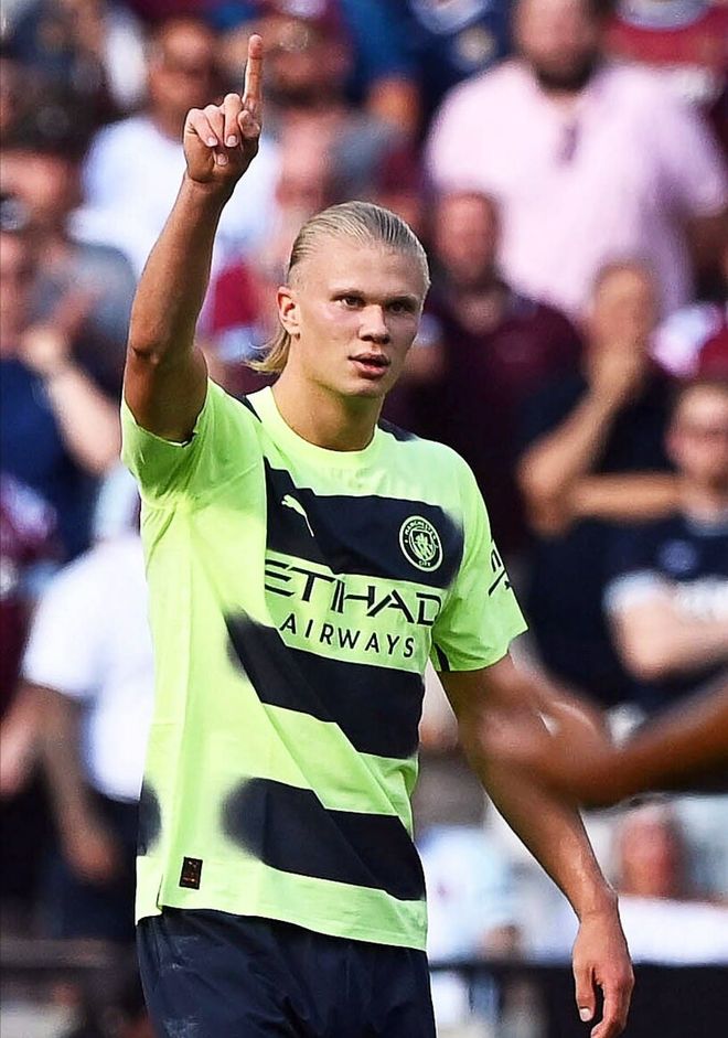 [德甲]沃尔夫斯堡队角球传中 阿穆拉头球破门