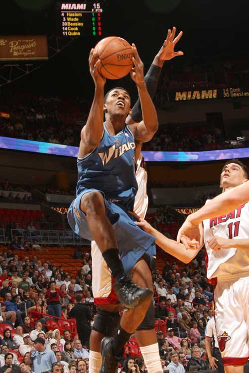 当文字牌局遇上社交游戏：「玩吧」新品《活字乱刷》如何让年轻人重新爱上汉字组句