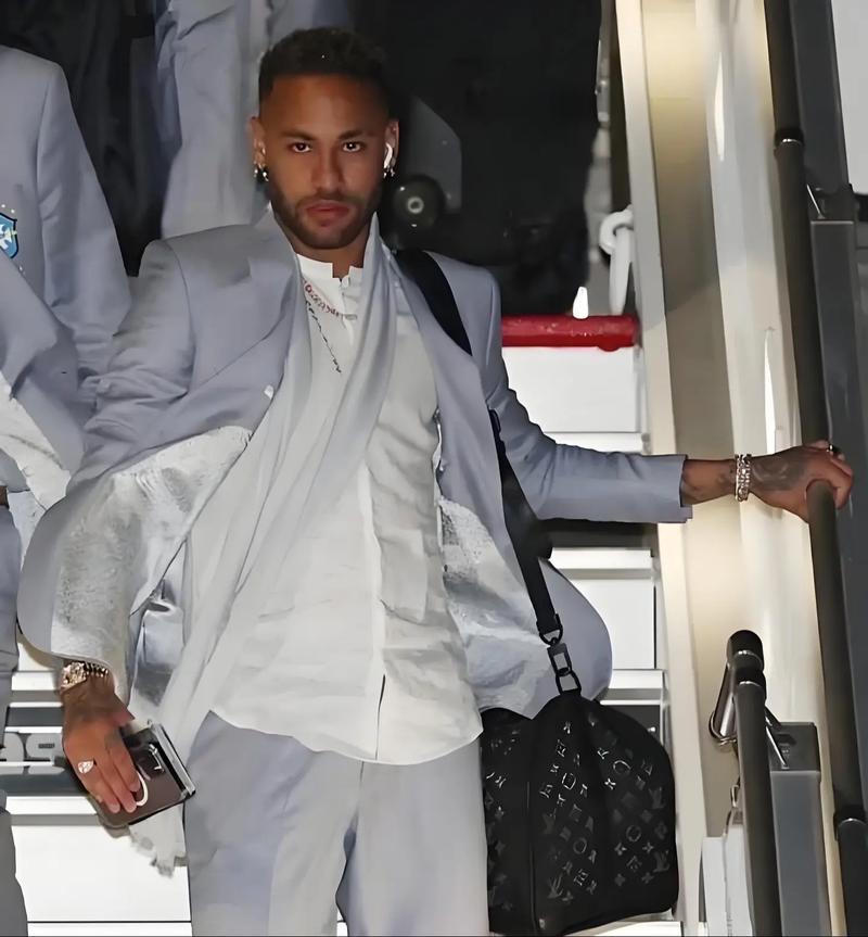 萨内蒂：穆帅曾让我踢左后卫盯防梅西 俱乐部的